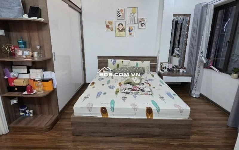 Nhỉnh 8 Tỷ - Chùa Láng, Đống Đa - Gần Phố - 3gác Tránh - 42m, 5 Tầng.