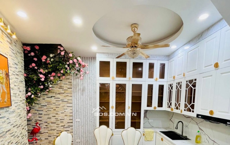 Nhà Đẹp Ngõ Ô Tô Trường Chinh, Thanh Xuân 49/52m, 5 tầng, mt 3,5m, giá 14.2 tỷ.