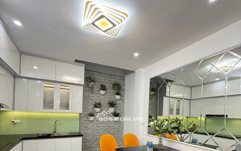Nhà Đẹp Phố Lương Sử C, Đống Đa 40m, 4 tầng, mt 3.7m, giá 9.65 tỷ