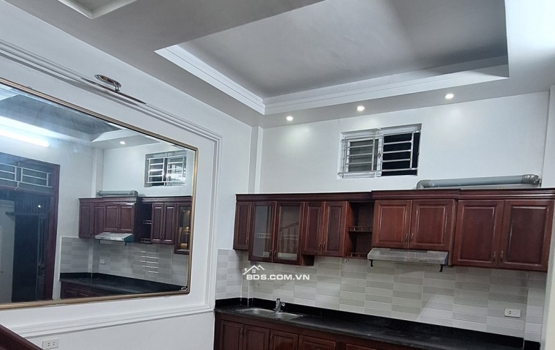 BÁN NHÀ 2.18 TỶ 3 TẦNG 42M2 Ô TÔ ĐỖ CỬA NGÕ GIẢI PHÓNG