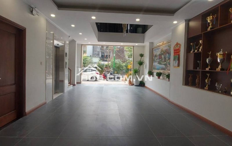 Bán nhà phân lô Phú Diễn, 79m2, 7 tầng, gần đại học Tài Nguyên Môi Trường, nhà đẹp, ở ngay