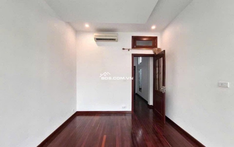 7.5 tỷ Ngọc Thuỵ - Long Biên - VỊ TRÍ ĐẸP - NGÕ THÔNG - Ô TÔ VÀO NHÀ - NHÀ DÂN XÂY