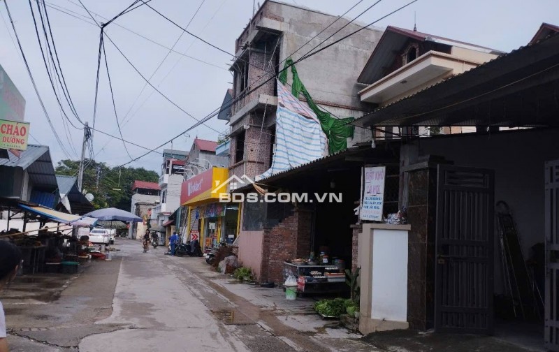 Bán đất Phú Minh 120m2 giá chỉ 3.9 tỉ tại Thôn Đoài,đất nở hậu ngay cạnh chợ
