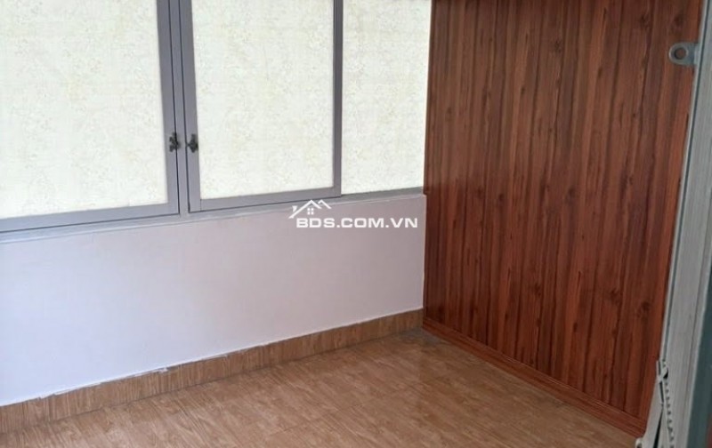 phố Hoàng Như Tiếp – trung tâm Long Biên, chỉ 60m ra mặt phố Hồng Tiến, 1km tới cầu Chương Dương, đi Hồ Gươm chỉ mất 10 phút