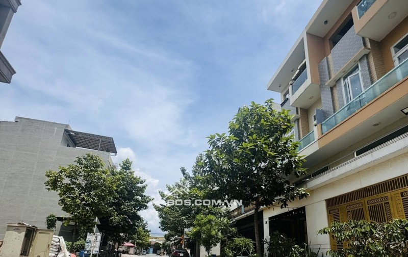 Bán biệt thự liền kề 4 tầng, 64m2, 4PN, Bình Thắng, Dĩ An, Bình Dương. Sổ đỏ, giá 7.2 tỷ.