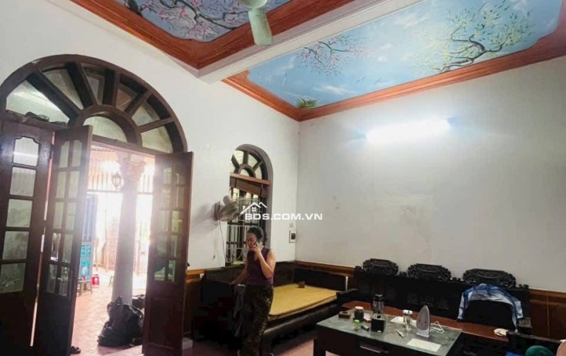 Bán nhà 2 tầng Hương - Mạc - Từ Sơn quanh 2 tỷ ô tô vào nhà
