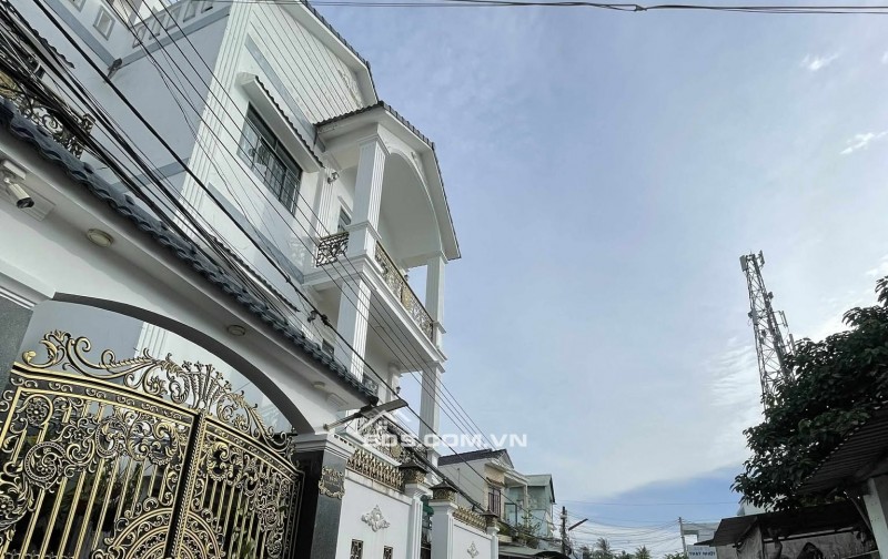 Bán 170m full thổ cư đối diện Dinh Cậu, sẵn dòng tiền cho thuê, giá ngộp bank