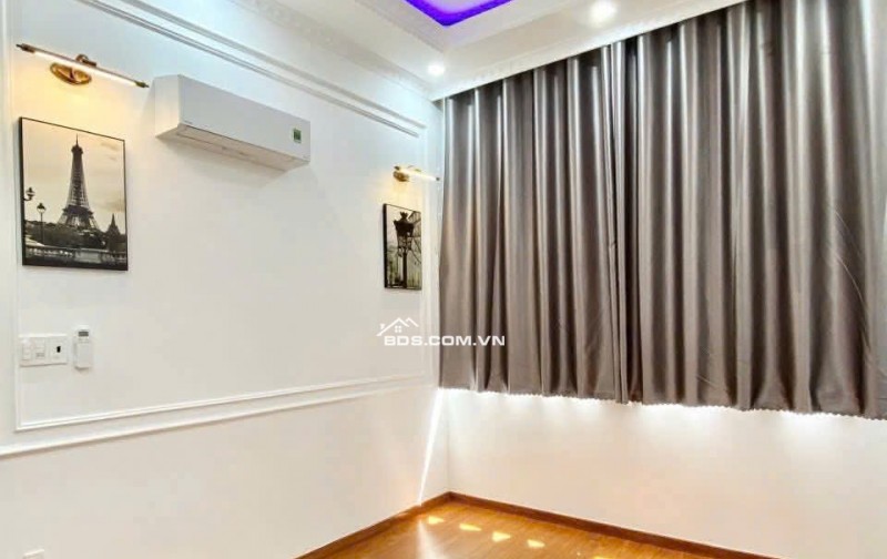 37. Nhà trệt lầu sau lưng Vincom Hùng Vương cách mặt tiền chỉ 1 căn nhà