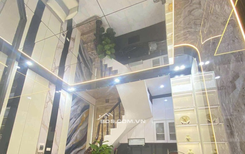 Nhà Đẹp Ở Luôn, Đường Hoàng Mai 26m, 5 tầng, mt 5.2m, giá 5.1 tỷ.