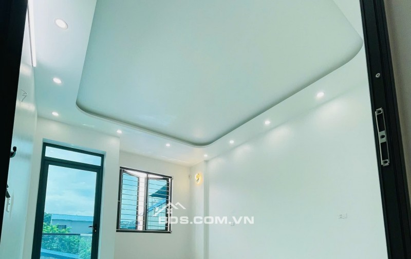 BÁN NHÀ SIÊU ĐẸP 3.55 TỶ 3 TẦNG 91M2 CÓ SÂN Ô TÔ KHU LỘC VƯỢNG