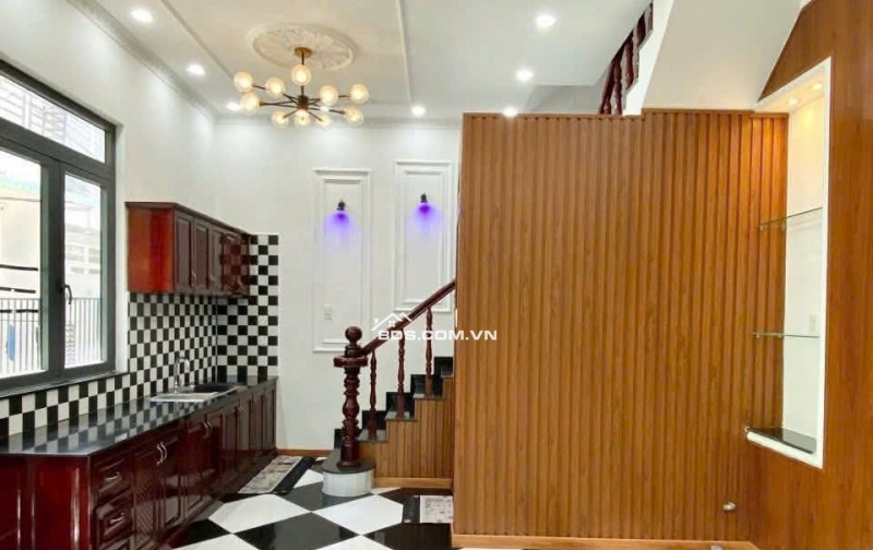 37. Nhà trệt lầu sau lưng Vincom Hùng Vương cách mặt tiền chỉ 1 căn nhà
