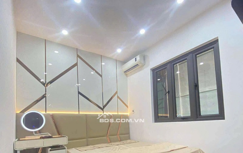 Nhà Đẹp Ở Luôn, Đường Hoàng Mai 26m, 5 tầng, mt 5.2m, giá 5.1 tỷ.