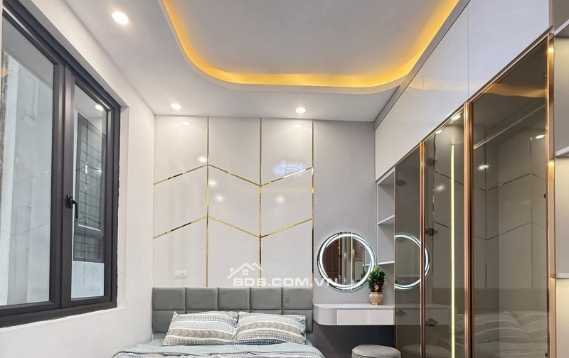 Nhà Đẹp Phố Lương Sử C, Đống Đa 40m, 4 tầng, mt 3.7m, giá 9.65 tỷ