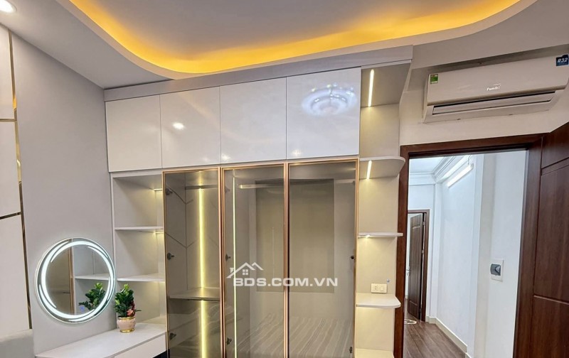 Nhà Đẹp Phố Lương Sử C, Đống Đa 40m, 4 tầng, mt 3.7m, giá 9.65 tỷ