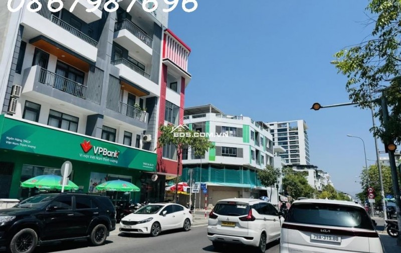 Cho thuê toà nhà đẹp 4 tầng mặt tiền Thích Quảng Đức – kinh doanh cực tốt