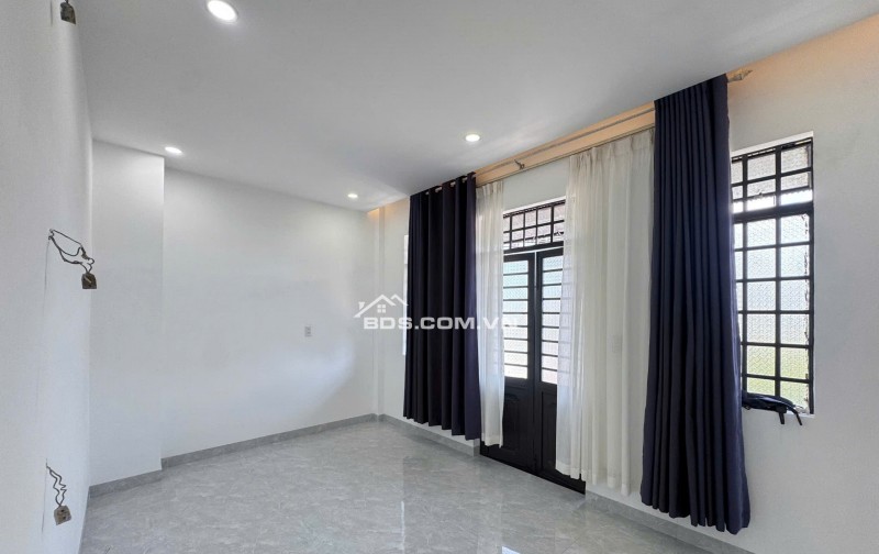 BÁN NHÀ 3 TẦNG MẶT TIỀN NGUYỄN ĐỨC AN – GẦN BIỂN, KHU DÂN TRÍ CAO – CHỈ VIỆC VÀO Ở!