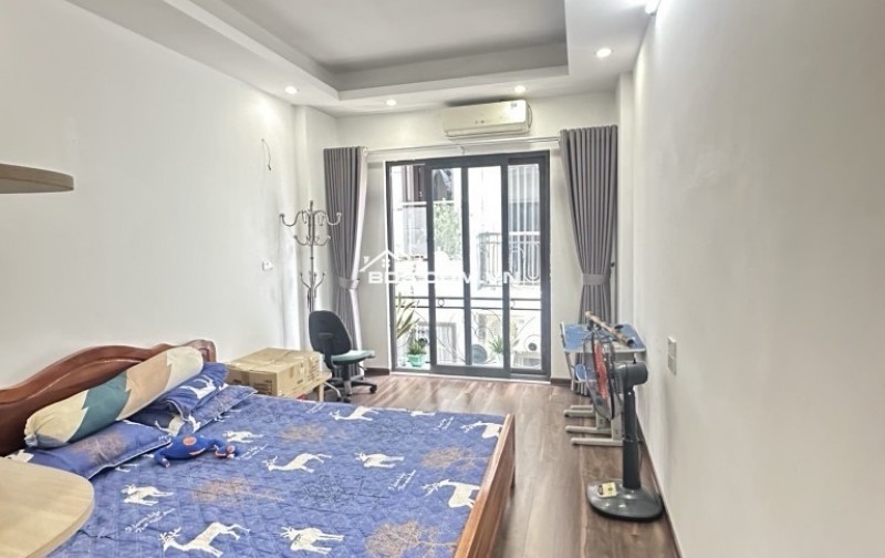Bán nhà phố Thanh Nhàn, 40 m2, 5 T, ngõ thông, gần ô tô tránh, giá 6,15 tỷ