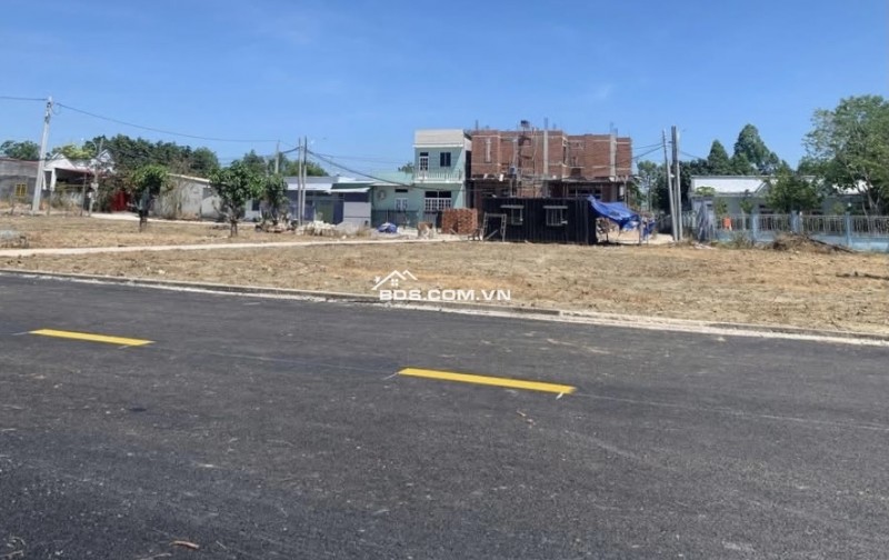 CẦN TIỀN BÁN 1024M2 ĐẤT NGAY TRUNG TÂM SÁT CHỢ, TRƯỜNG HỌC DÂN ĐÔNG BUÔN BÁN NHỘN NHỊP . GIÁ 160TR