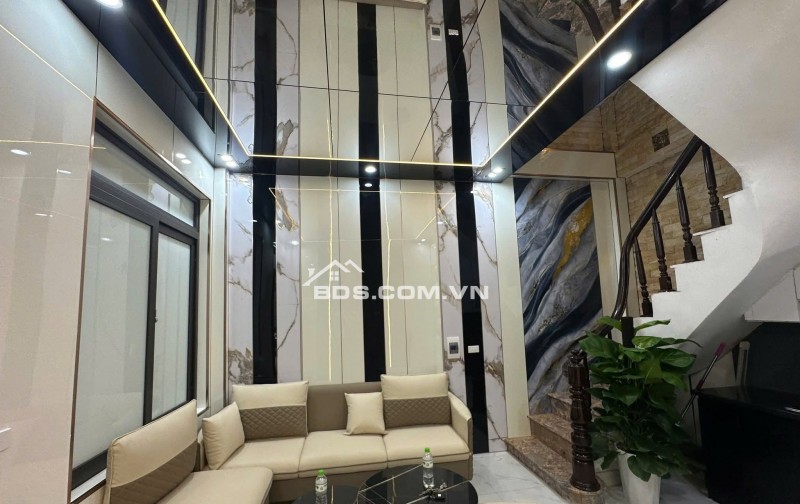 Nhà Đẹp Ở Luôn, Đường Hoàng Mai 26m, 5 tầng, mt 5.2m, giá 5.1 tỷ.
