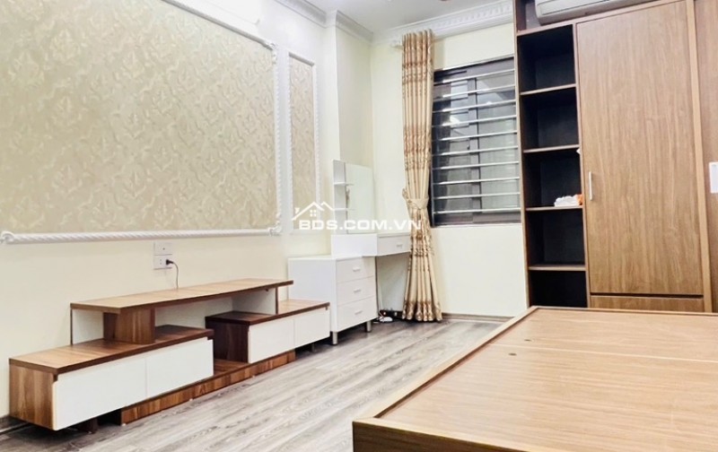 CỰ KHỐI LONG BIÊN – NHÀ ĐẸP 5 TẦNG – NGÕ NÔNG – Ô TÔ ĐỖ CỬA – GẦN AEON – GIÁ CHỈ 5. x TỶ 
