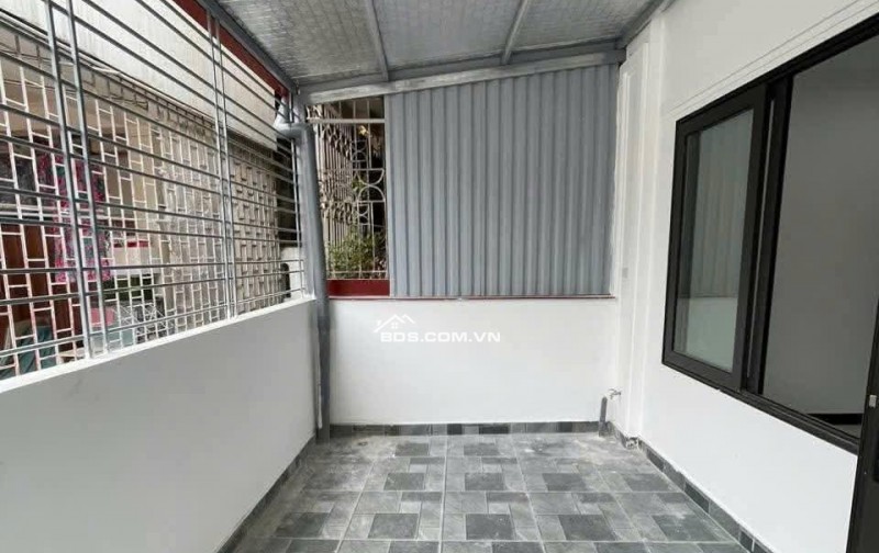 Cât lỗ  chủ nhà cần bán gấp nhà trên phố thụy khuê
