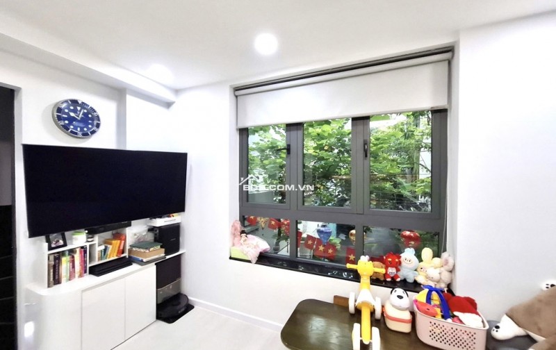 NHÀ SIÊU ĐẸP LÊ VĂN SỸ QUẬN 3 – GIÁP QUẬN 1 – HXH – 5 TẦNG MỚI ĐẸP – CHỈ 8.X TỶ!