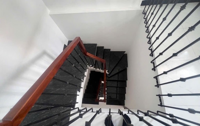 Thụy Khuê! DT 40m, 6 tầng, mặt tiền 6m chỉ hơn 9 tỷ!