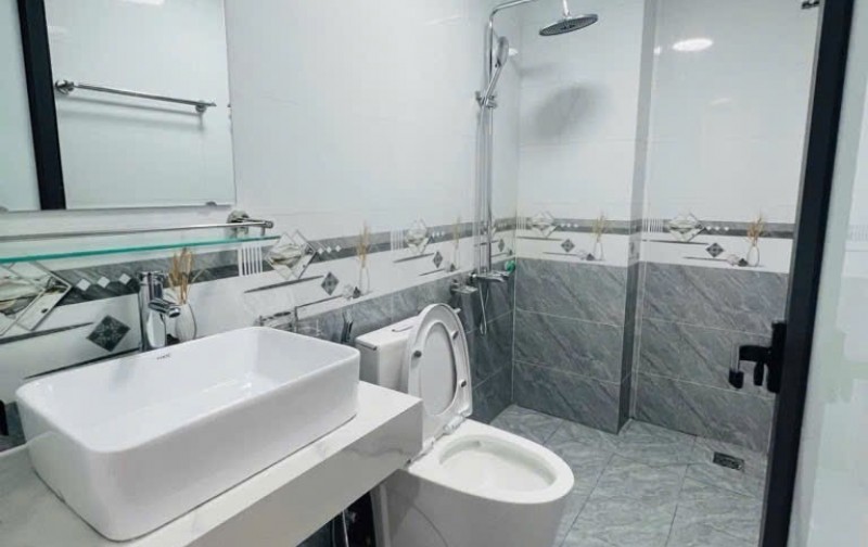 Bán nhà Xuân Đỉnh 40m, 5 tầng, oto đỗ cửa, tặng full nội thất!