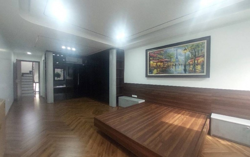 Bán căn nhà hoa hậu phố trạm