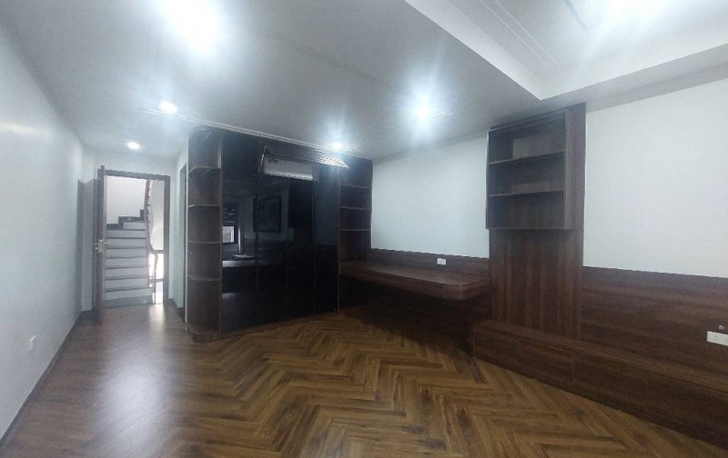 Bán căn nhà hoa hậu phố trạm