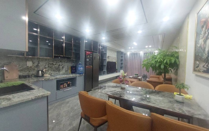 Bán căn nhà hoa hậu phố trạm