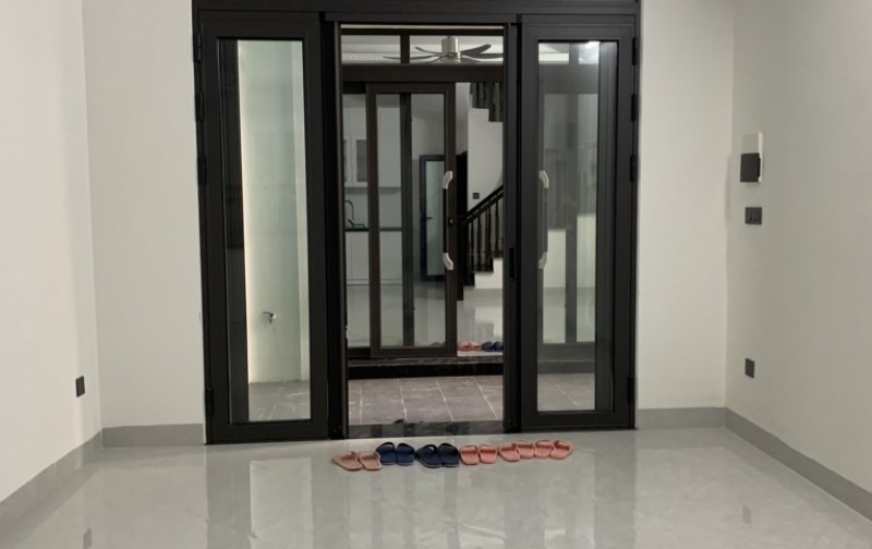 NHÀ MỚI KOONG_ SỔ HOA HẬU _NỘI THẤT ĐẸP_CHỈ XÁCH VA LY VỀ Ở