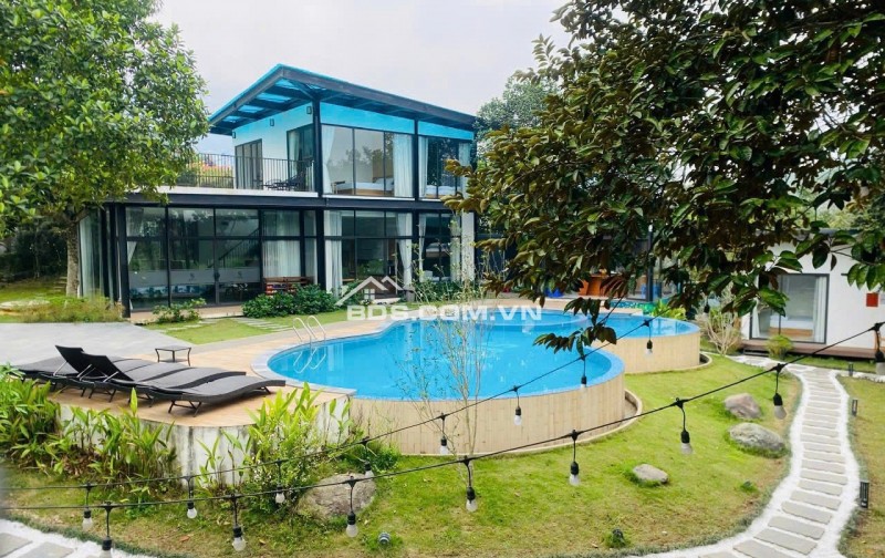Chính chủ cần bán khu nghỉ dưỡng hơn 2000m² Ba Vì thiết kế hiện đại, view thoáng đẹp.