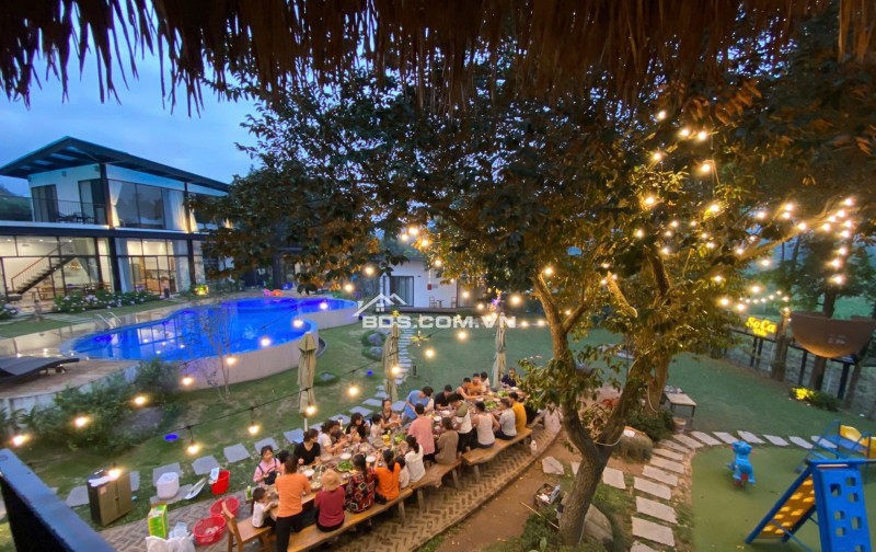 Chính chủ cần bán khu nghỉ dưỡng hơn 2000m² Ba Vì thiết kế hiện đại, view thoáng đẹp.