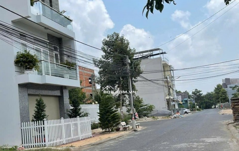 Bán nhanh đất và nhà đẹp, vị trí đẹp tại phường Mỹ Phước, TP Long Xuyên, An Giang