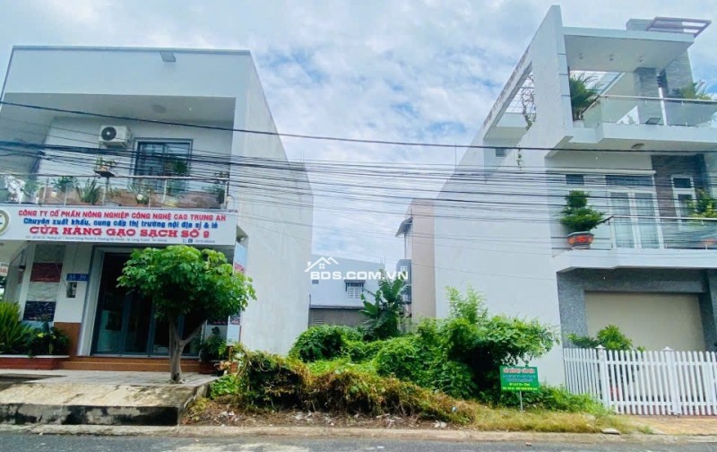 Bán nhanh đất và nhà đẹp, vị trí đẹp tại phường Mỹ Phước, TP Long Xuyên, An Giang