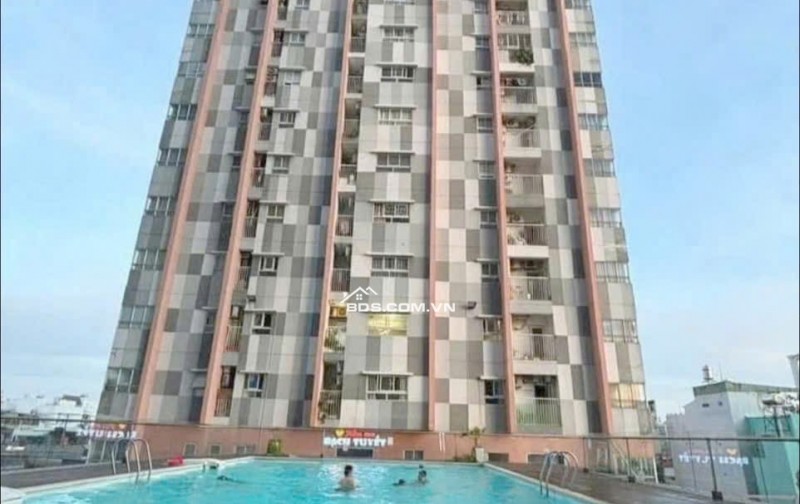 Căn 55m2, mới sơn sửa, ngay mặt tiền Phạm Văn Chiêu!