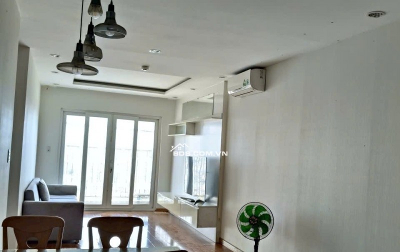 Căn 55m2, mới sơn sửa, ngay mặt tiền Phạm Văn Chiêu!