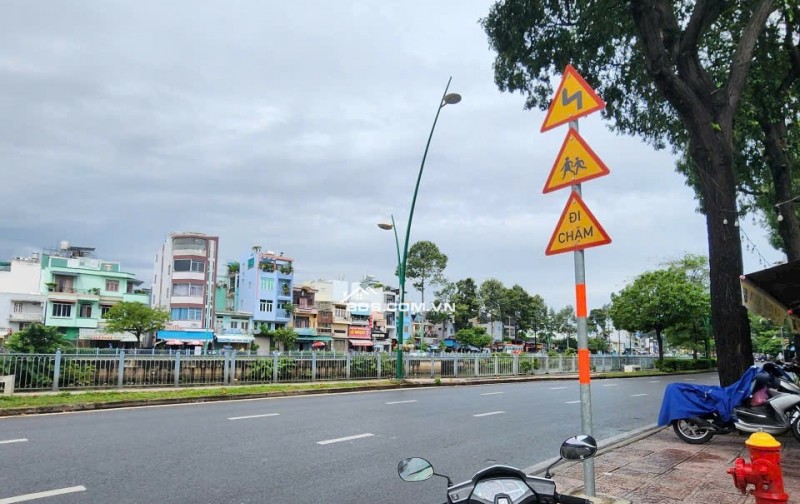 BÁN LÔ ĐẤT ĐẸP NGANG 8M - ĐÃ CÓ GPXD 1 HẦM 9 TẦNG - MẶT TIỀN TRƯỜNG SA - CHỈ 24 TỶ