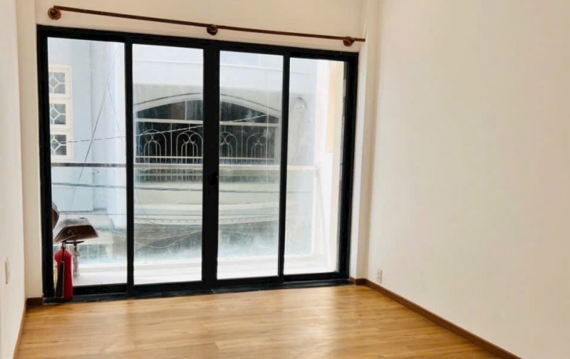 BÁN GẤP NHÀ 1 TRỆT 2 LẦU ĐƯỜNG 3 THÁNG 2
