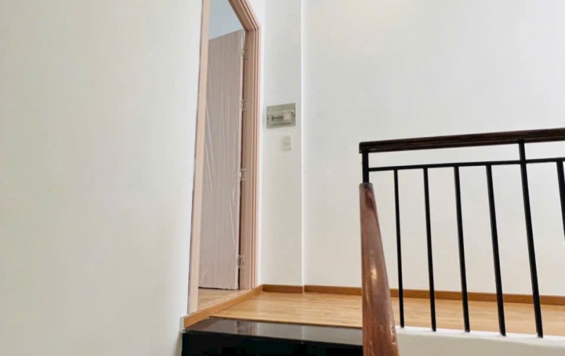 BÁN GẤP NHÀ 1 TRỆT 2 LẦU ĐƯỜNG 3 THÁNG 2