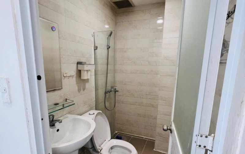 BÁN GẤP NHÀ 1 TRỆT 2 LẦU ĐƯỜNG 3 THÁNG 2