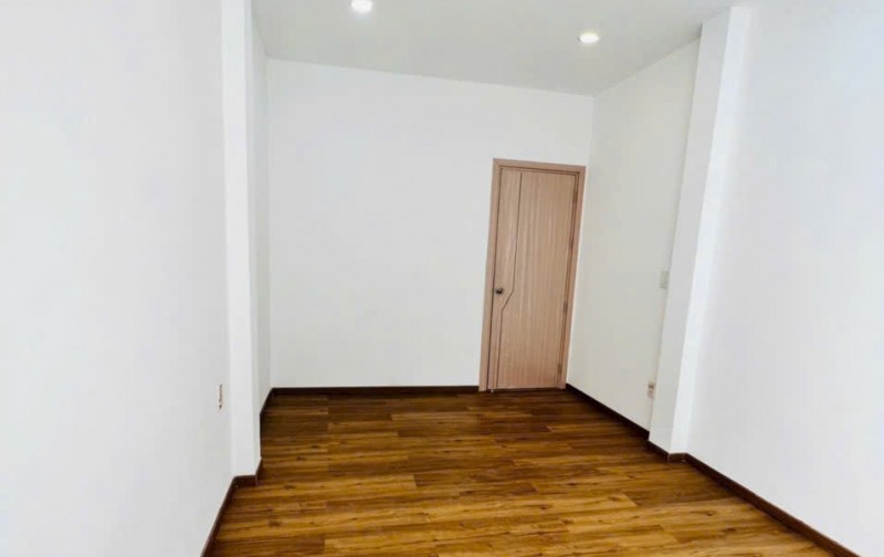 BÁN GẤP NHÀ 1 TRỆT 2 LẦU ĐƯỜNG 3 THÁNG 2