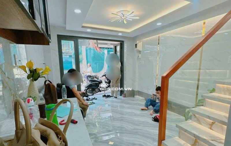 Nhanh mới kịp! Chỉ 3.6 tỉ sở hữu nhà mặt tiền Trần Văn Đang P.11 Q.3 3.3x5 T2L