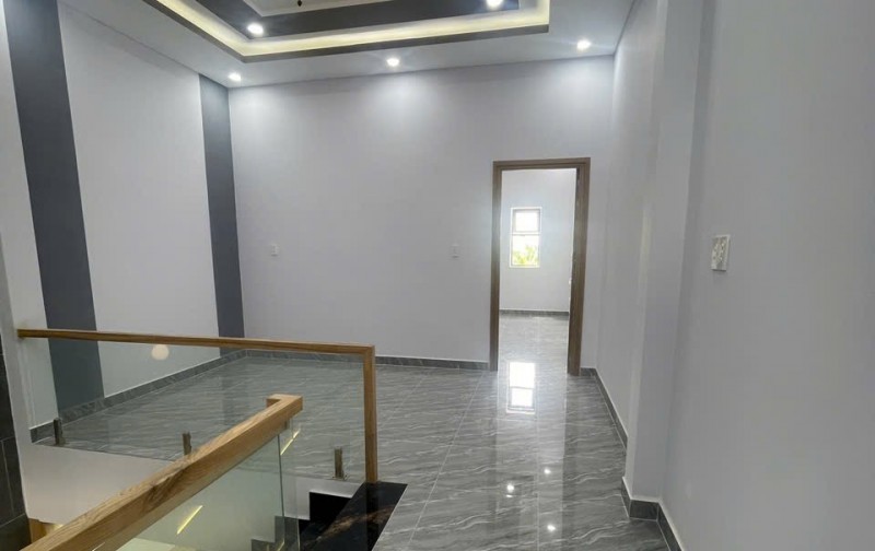 Cần Bán Gấp Căn Nhà Ngay Chợ Bình Chánh ,DT 113m2 , SỔ HỒNG