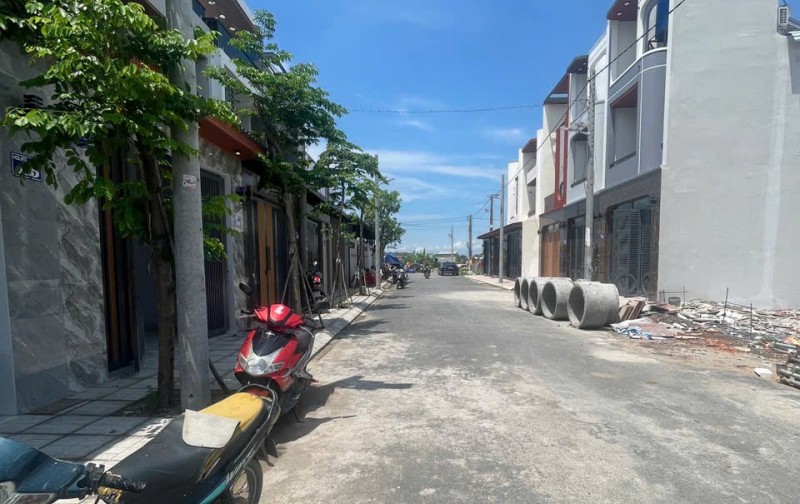 Cần Bán Gấp Căn Nhà Ngay Chợ Bình Chánh ,DT 113m2 , SỔ HỒNG