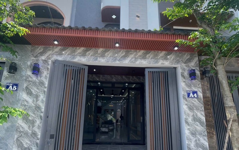 Cần Bán Gấp Căn Nhà Ngay Chợ Bình Chánh ,DT 113m2 , SỔ HỒNG