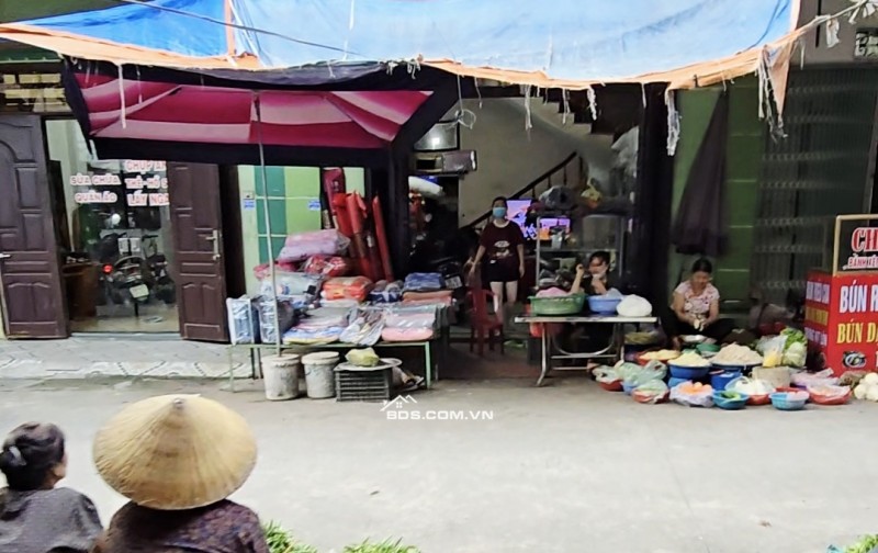 Xuất hiện căn nhà siêu hiếm mặt chợ cầu gừng kinh doanh cả ngày, Phủ Lý, Hà Nam