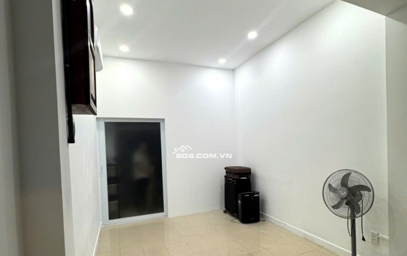 Chính Chủ Cho Thuê Mặt Bằng Kinh Doanh Tầng Trệt Q3