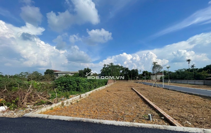 BÁN ĐẤT KHU NHÀ GIÀU TRẠI HỒ – CỔ ĐÔNG, SƠN TÂY – VỊ TRÍ 2 MẶT TIỀN CỰC ĐẸP – GIÁ F0 CỰC SỐC